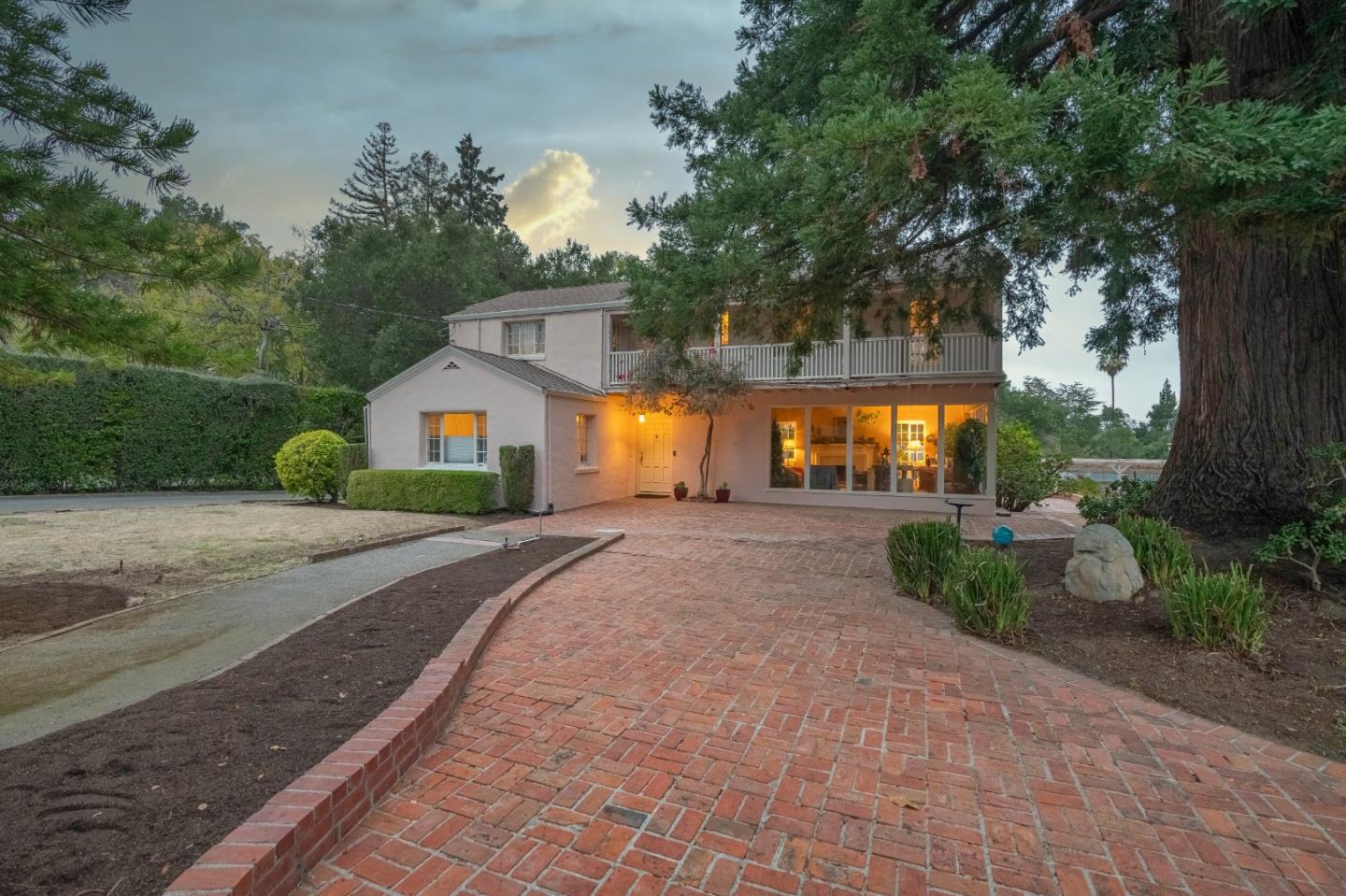 Detail Gallery Image 11 of 23 For 19605 Glen Una Dr, Saratoga,  CA 95070 - 3 Beds | 3/1 Baths