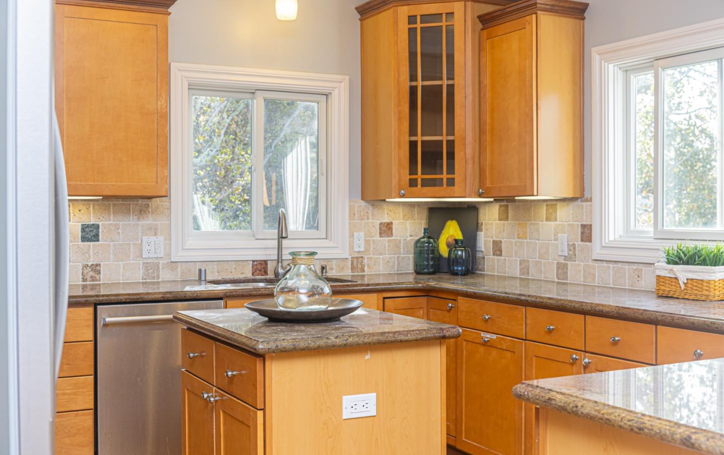 Detail Gallery Image 38 of 67 For 2702 Monte Cresta Dr, Belmont,  CA 94002 - 3 Beds | 3 Baths