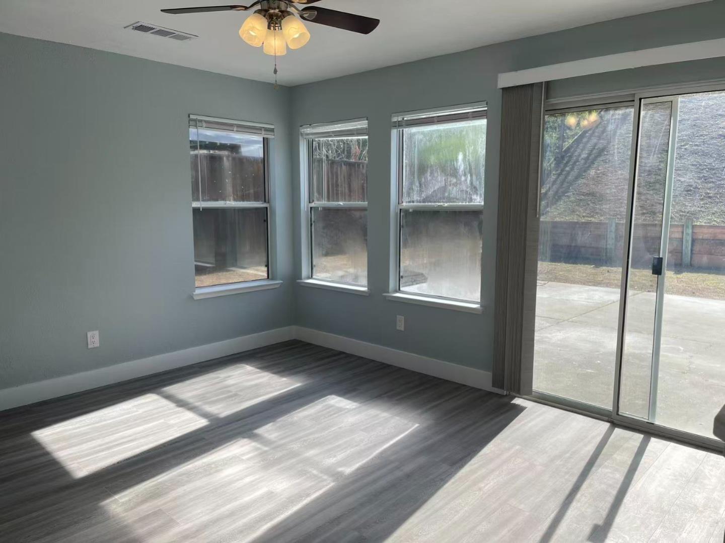 Detail Gallery Image 12 of 23 For 143 Carnival Ct, Vallejo,  CA 94589 - 4 Beds | 2/1 Baths