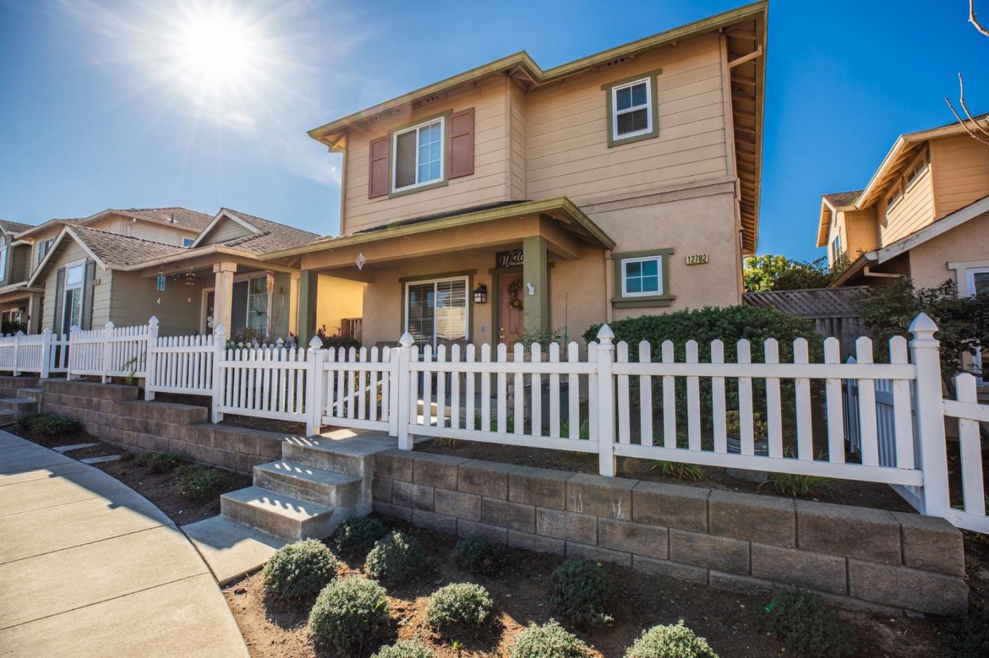 Detail Gallery Image 3 of 40 For 12782 Rogge Village Loop, Salinas,  CA 93906 - 4 Beds | 2/1 Baths