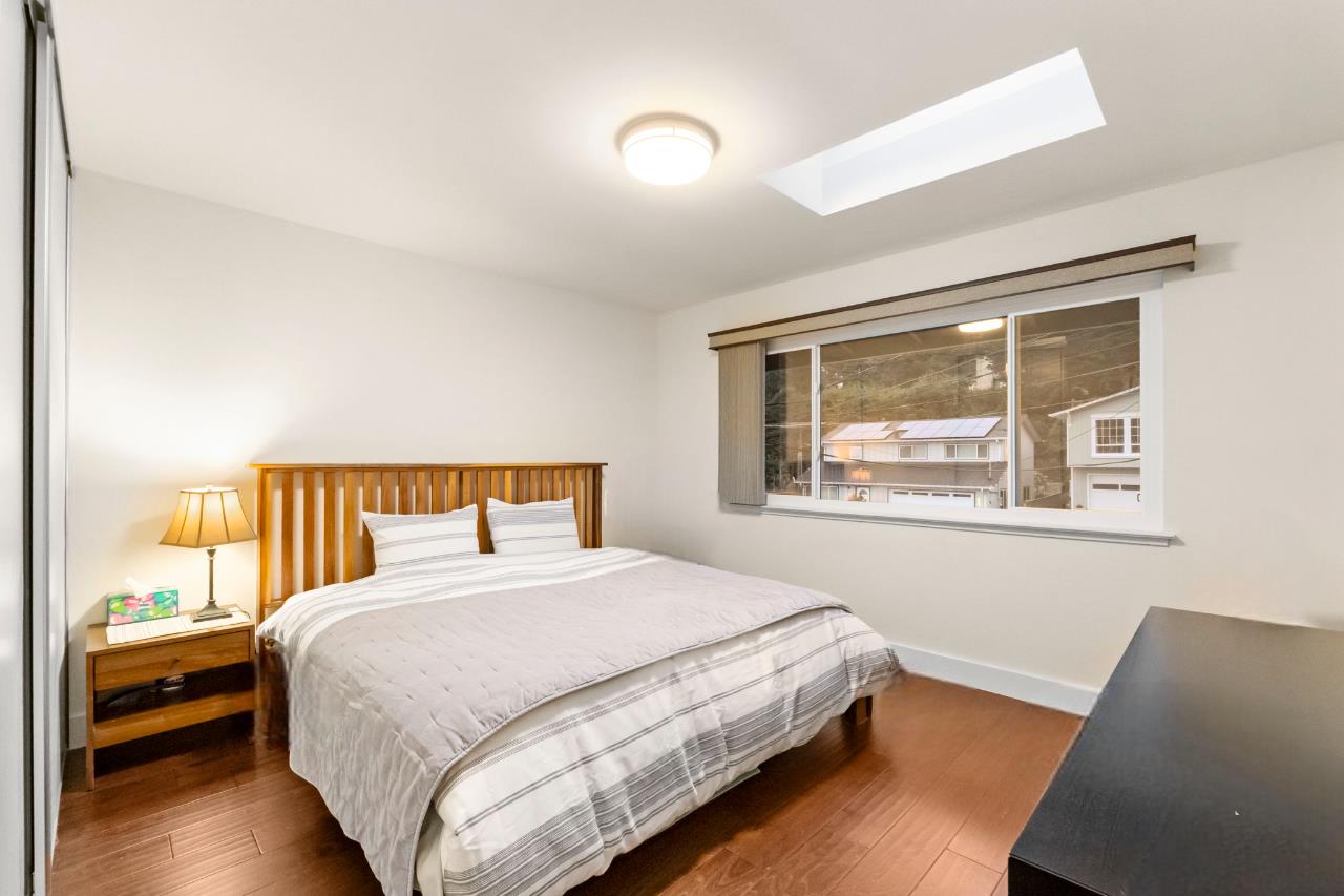 Detail Gallery Image 10 of 28 For 330 Reichling Ave, Pacifica,  CA 94044 - 3 Beds | 2 Baths