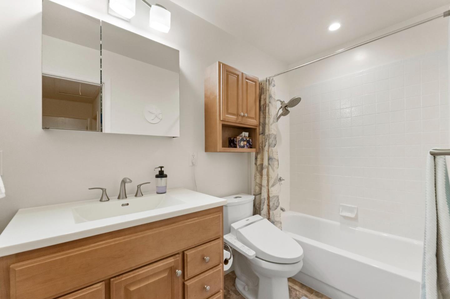 Detail Gallery Image 14 of 28 For 330 Reichling Ave, Pacifica,  CA 94044 - 3 Beds | 2 Baths