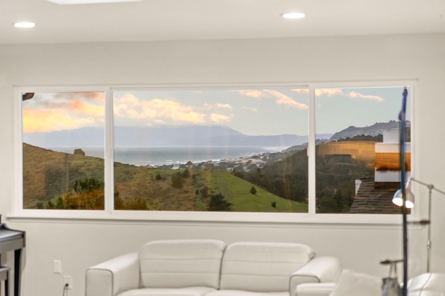 Detail Gallery Image 3 of 28 For 330 Reichling Ave, Pacifica,  CA 94044 - 3 Beds | 2 Baths