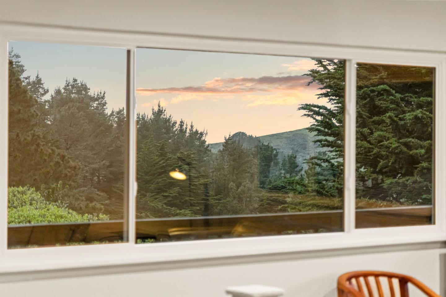 Detail Gallery Image 4 of 28 For 330 Reichling Ave, Pacifica,  CA 94044 - 3 Beds | 2 Baths