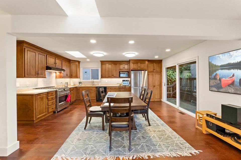 Detail Gallery Image 6 of 28 For 330 Reichling Ave, Pacifica,  CA 94044 - 3 Beds | 2 Baths