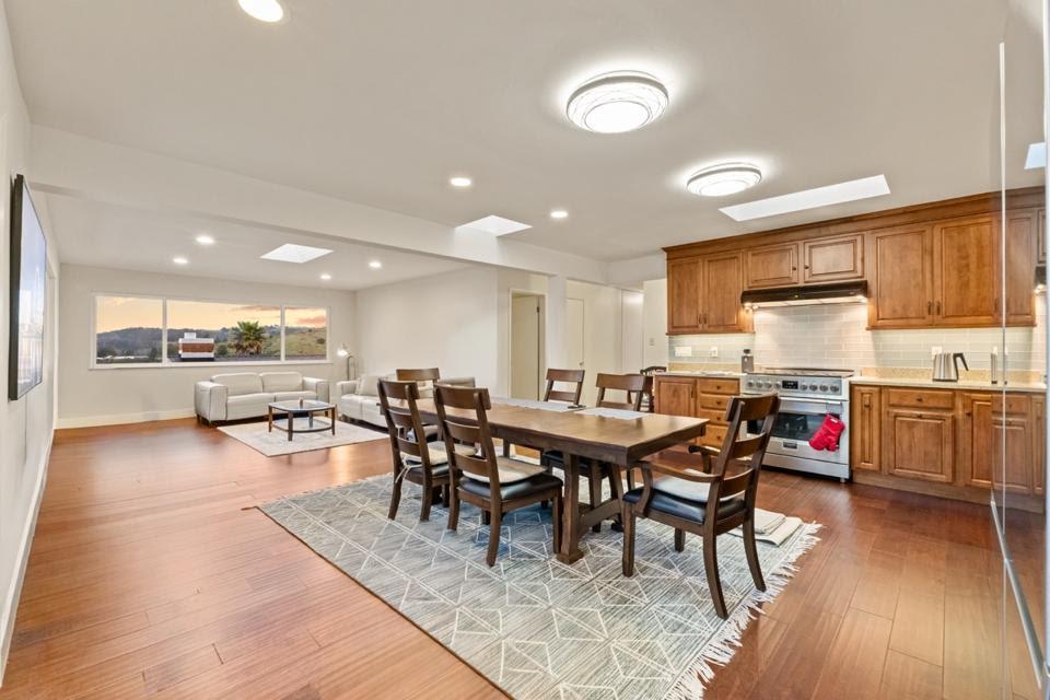 Detail Gallery Image 7 of 28 For 330 Reichling Ave, Pacifica,  CA 94044 - 3 Beds | 2 Baths