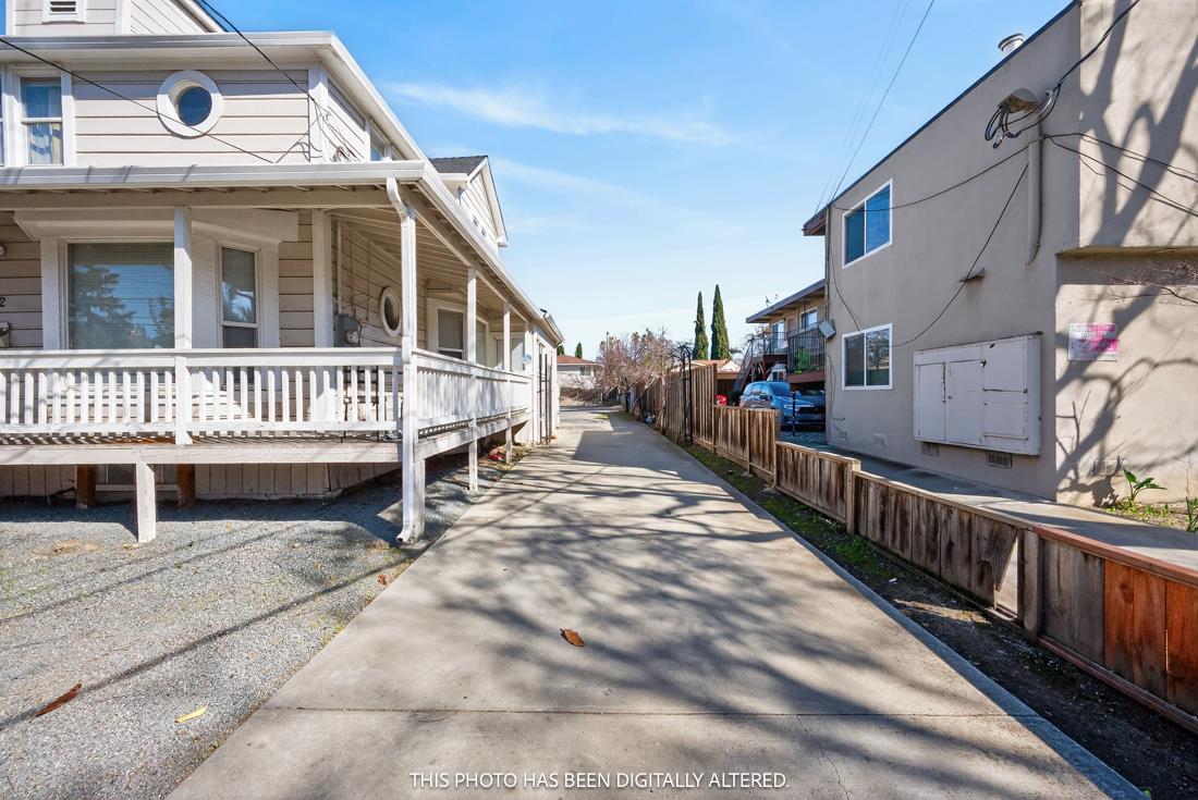 Detail Gallery Image 5 of 6 For 362 N 7th St, San Jose,  CA 95112 - 6 Beds | 3 Baths