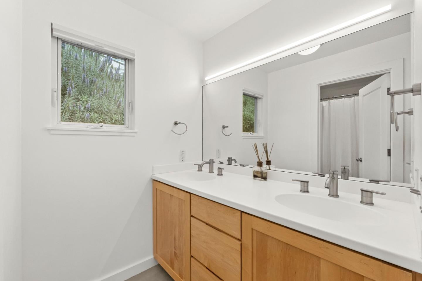 Detail Gallery Image 13 of 32 For 430 Farallon Ave, Pacifica,  CA 94044 - 3 Beds | 3 Baths