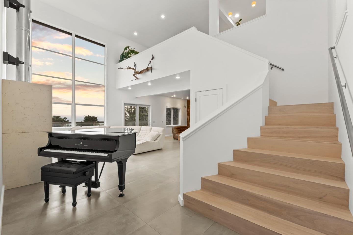 Detail Gallery Image 3 of 32 For 430 Farallon Ave, Pacifica,  CA 94044 - 3 Beds | 3 Baths