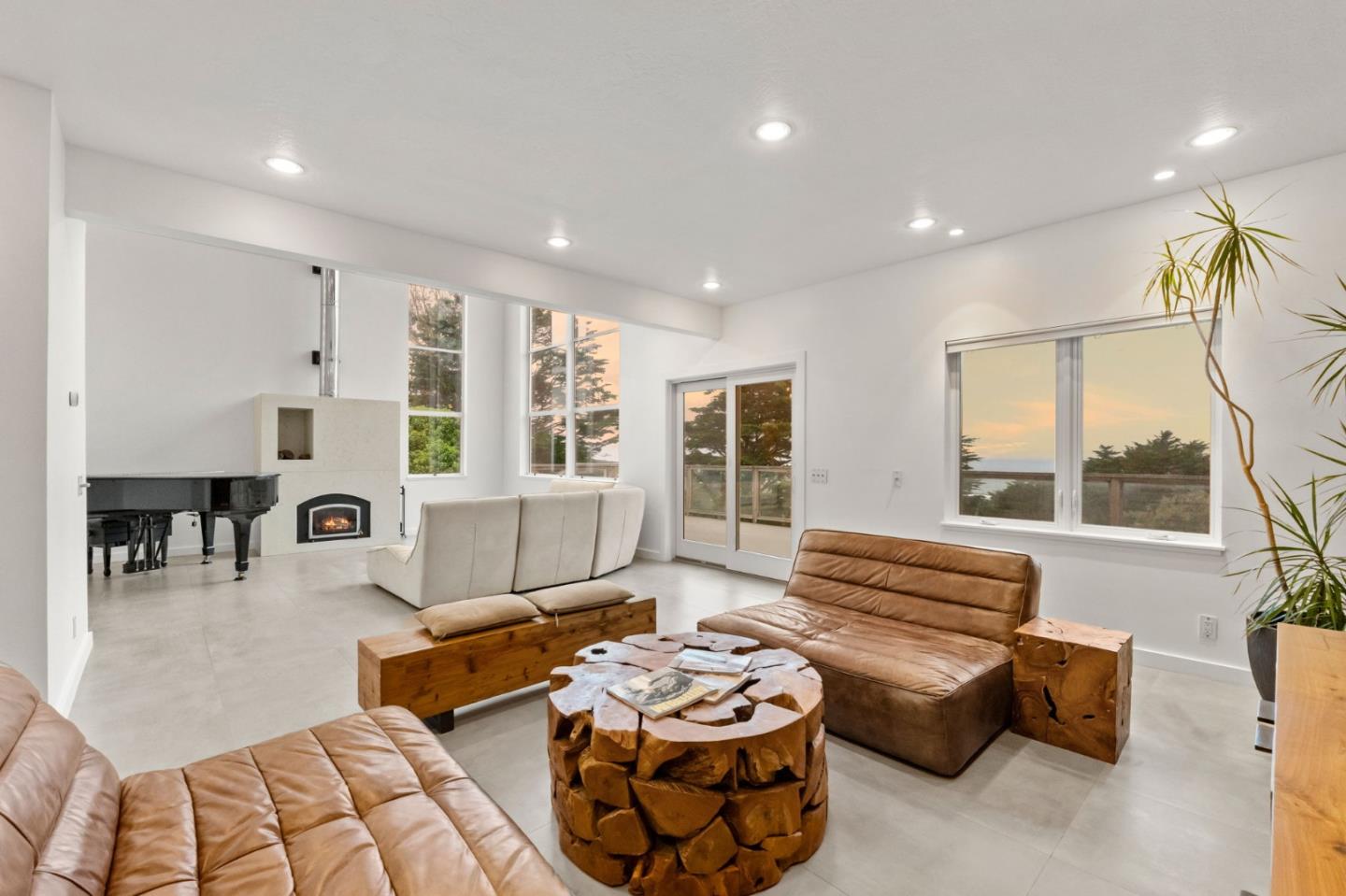 Detail Gallery Image 4 of 32 For 430 Farallon Ave, Pacifica,  CA 94044 - 3 Beds | 3 Baths