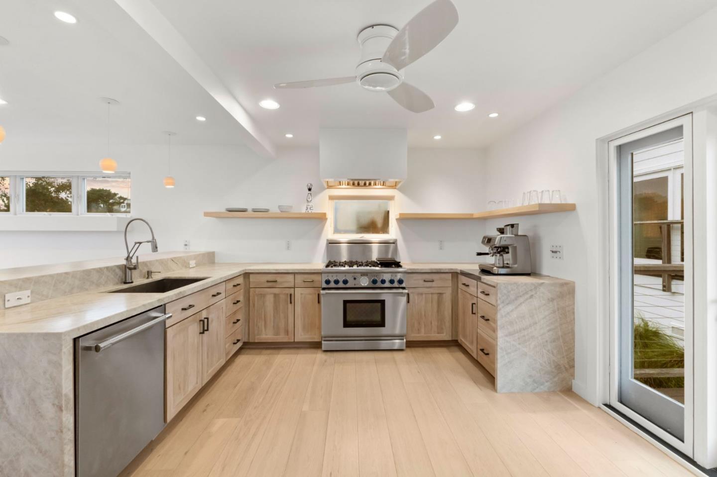 Detail Gallery Image 7 of 32 For 430 Farallon Ave, Pacifica,  CA 94044 - 3 Beds | 3 Baths