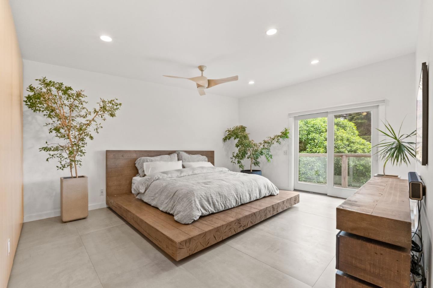 Detail Gallery Image 8 of 32 For 430 Farallon Ave, Pacifica,  CA 94044 - 3 Beds | 3 Baths