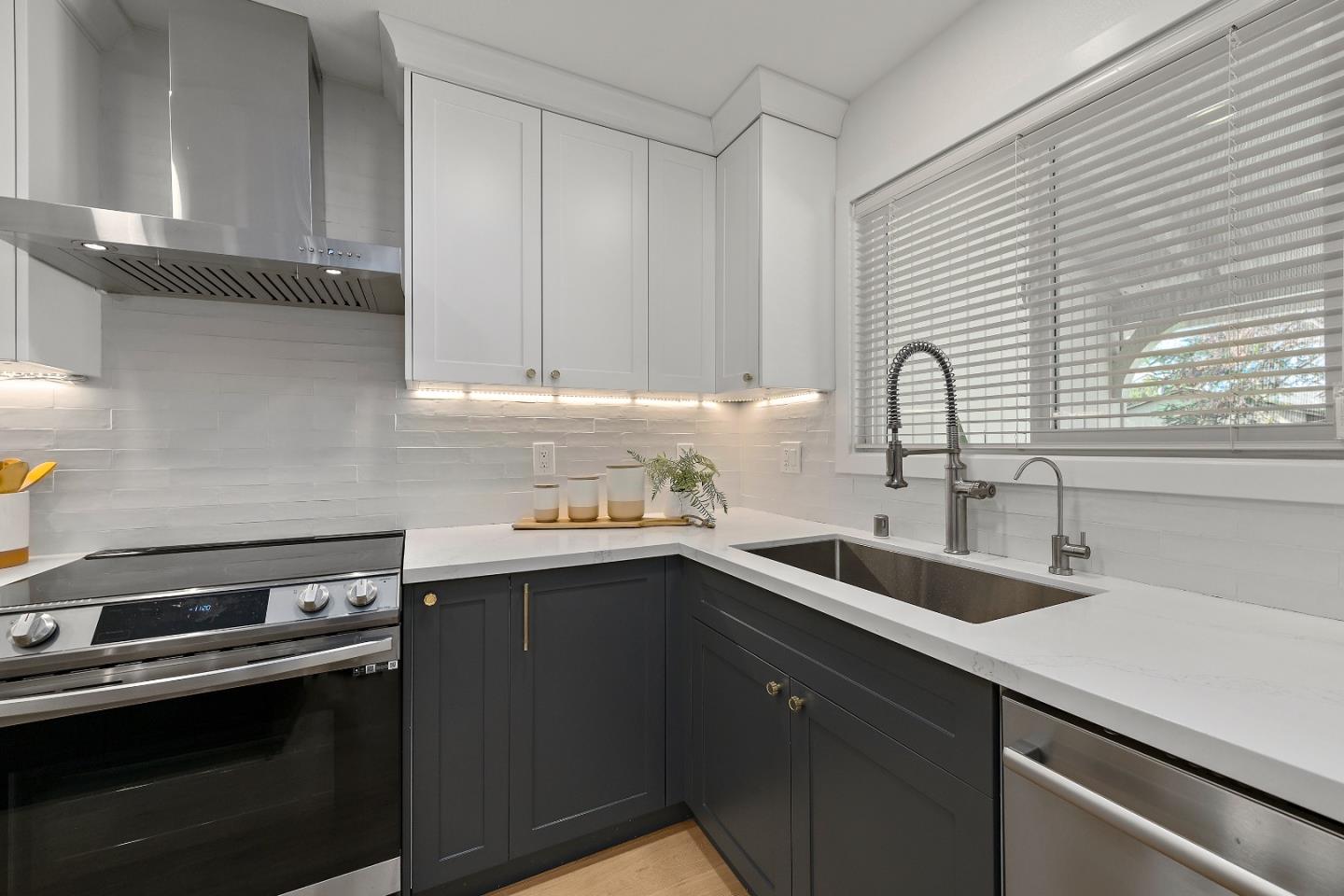 Detail Gallery Image 13 of 28 For 1416 Constanso Way, San Jose,  CA 95129 - 3 Beds | 2 Baths