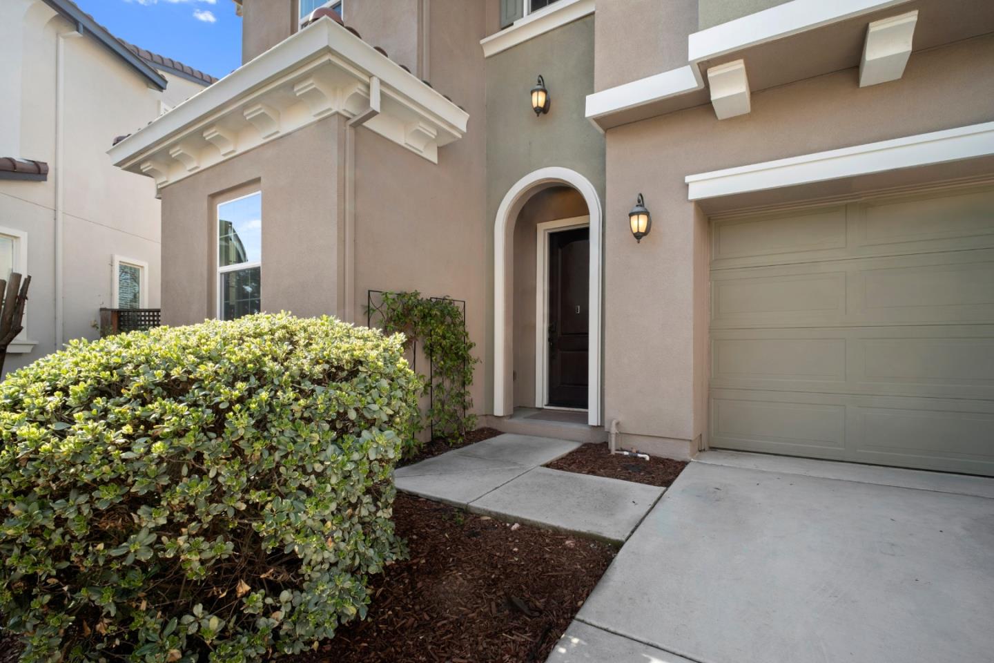 Detail Gallery Image 3 of 60 For 137 Caladenia Ln, Milpitas,  CA 95035 - 4 Beds | 3 Baths