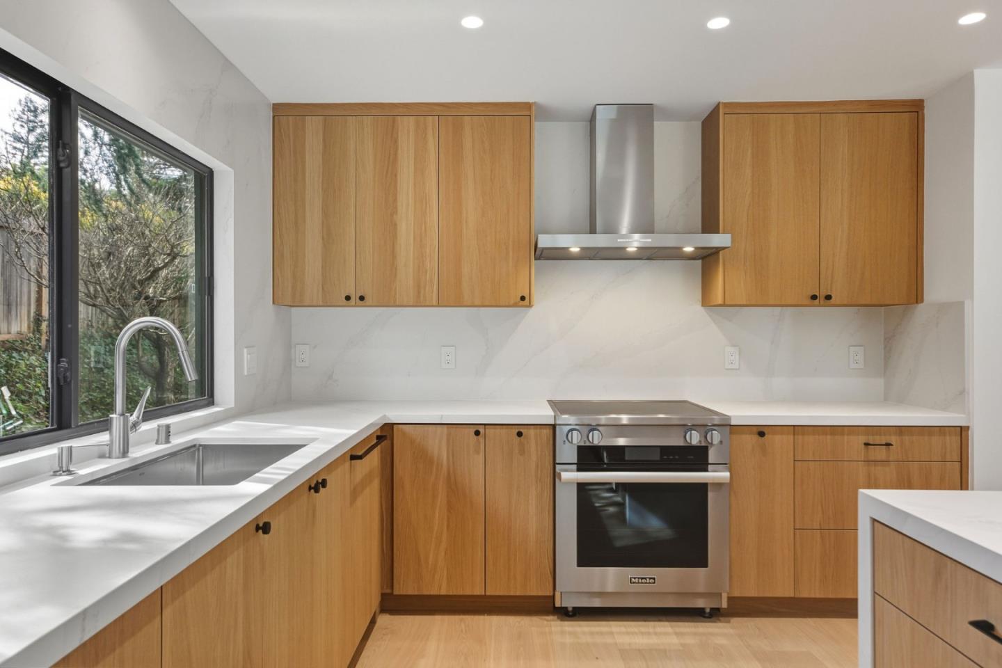 Detail Gallery Image 13 of 31 For 340 Arden Rd, Hillsborough,  CA 94010 - 4 Beds | 3/1 Baths