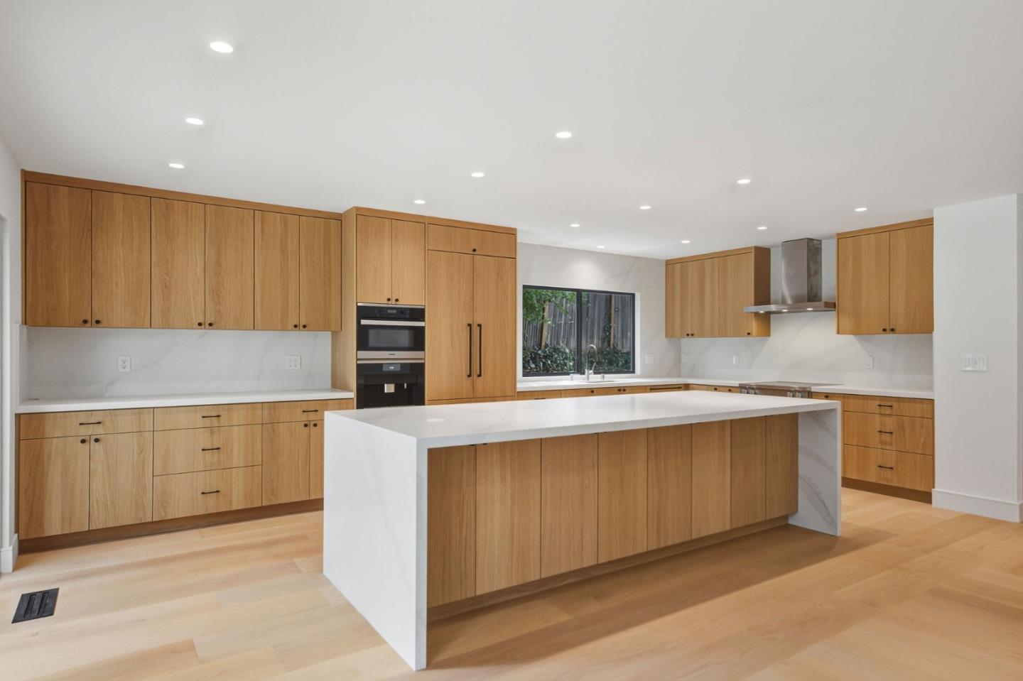 Detail Gallery Image 16 of 31 For 340 Arden Rd, Hillsborough,  CA 94010 - 4 Beds | 3/1 Baths