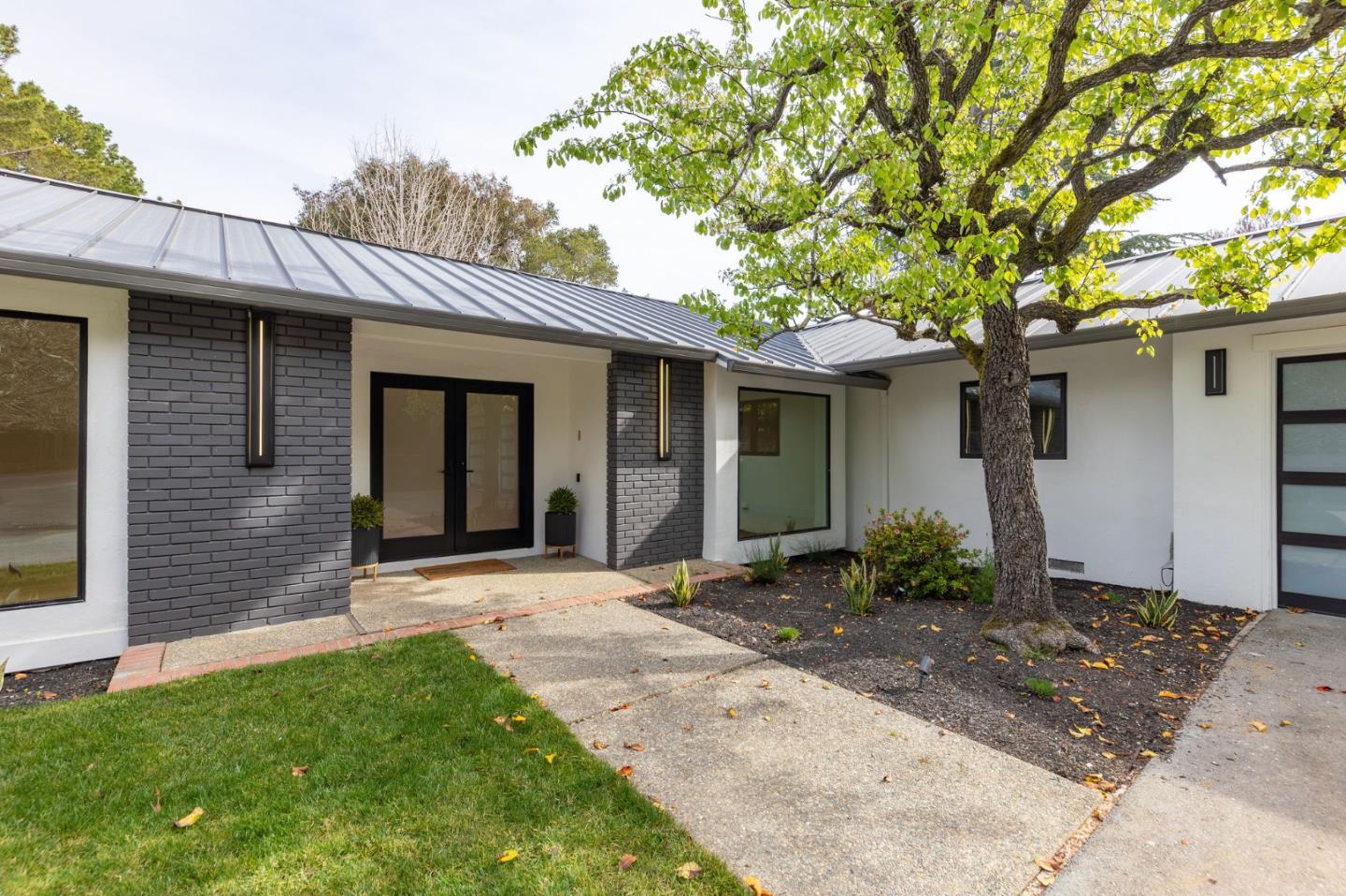 Detail Gallery Image 4 of 31 For 340 Arden Rd, Hillsborough,  CA 94010 - 4 Beds | 3/1 Baths