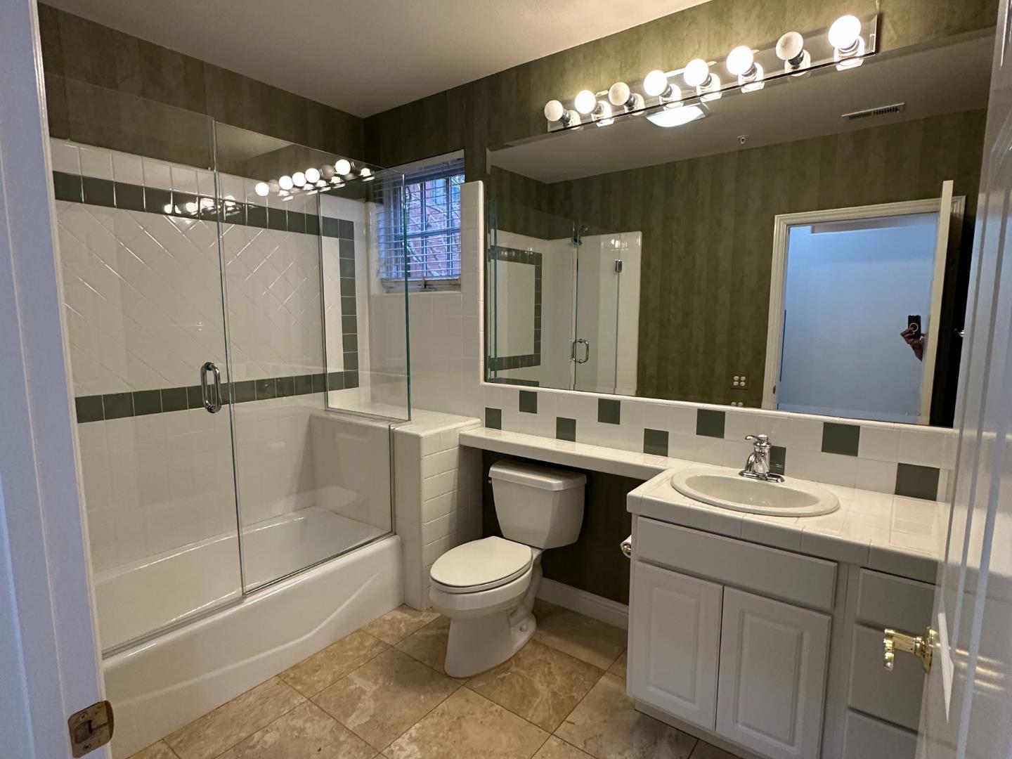 Detail Gallery Image 9 of 16 For 435 Sheridan Ave #109,  Palo Alto,  CA 94306 - 2 Beds | 2 Baths