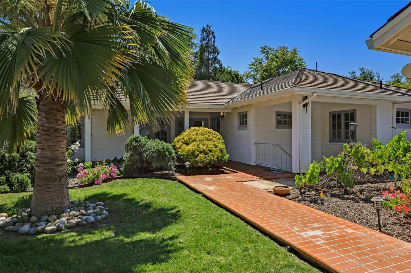 Detail Gallery Image 3 of 26 For 162 Toyon Rd Adu,  Atherton,  CA 94027 - 2 Beds | 2 Baths