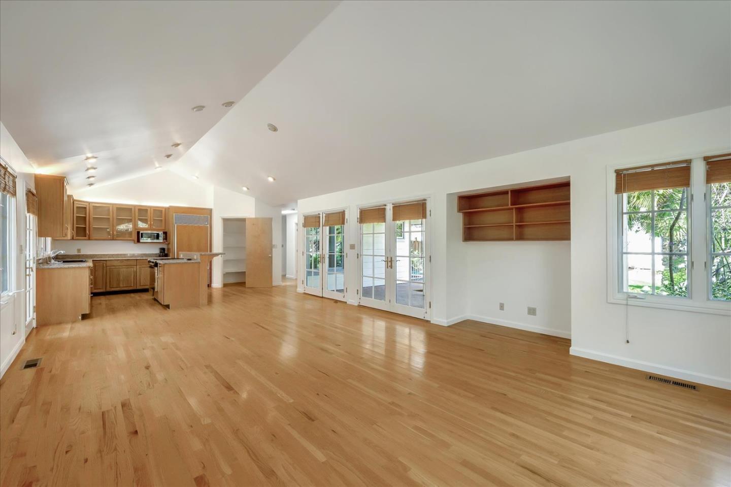 Detail Gallery Image 6 of 26 For 162 Toyon Rd Adu,  Atherton,  CA 94027 - 2 Beds | 2 Baths