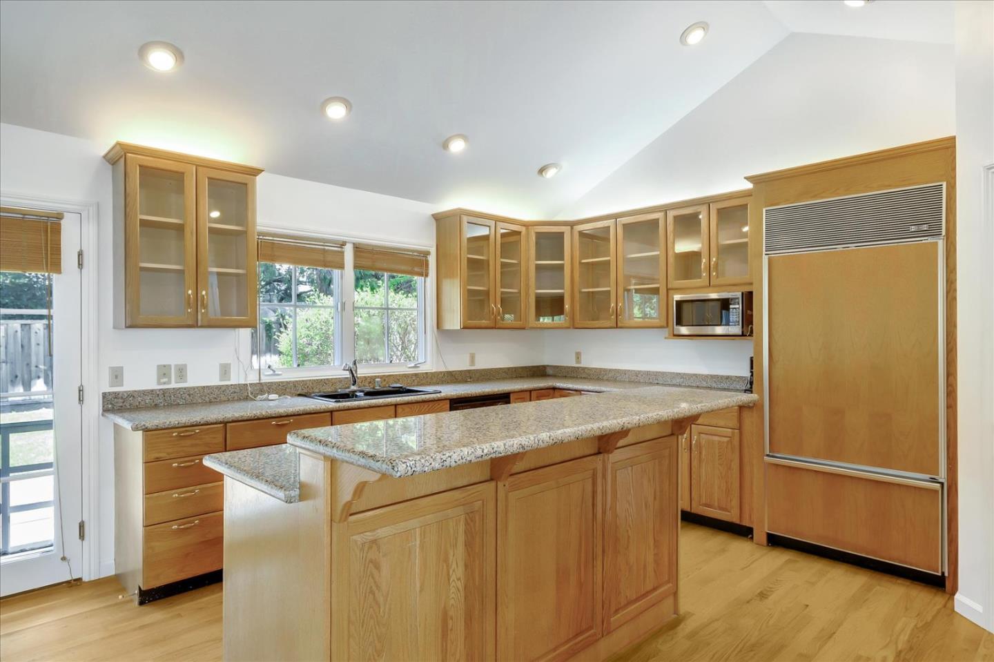 Detail Gallery Image 7 of 26 For 162 Toyon Rd Adu,  Atherton,  CA 94027 - 2 Beds | 2 Baths