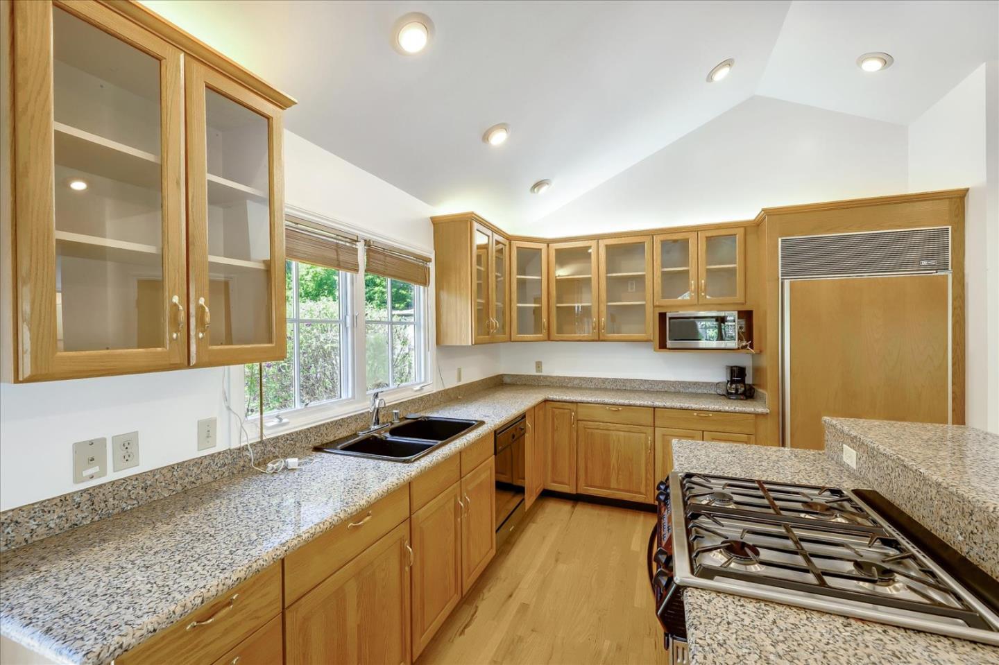 Detail Gallery Image 8 of 26 For 162 Toyon Rd Adu,  Atherton,  CA 94027 - 2 Beds | 2 Baths