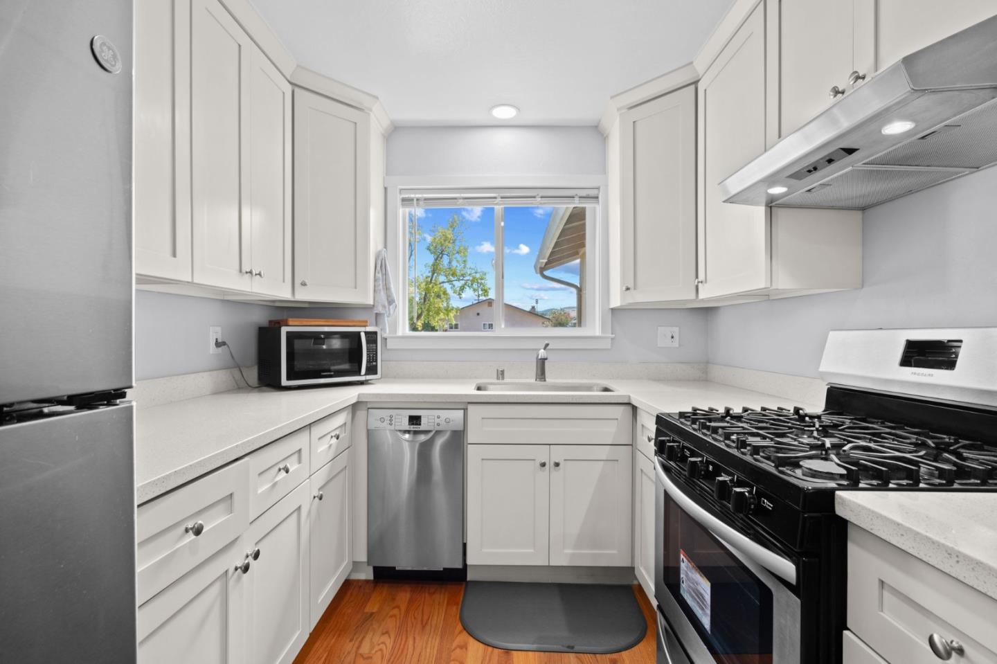 Detail Gallery Image 11 of 32 For 401 Arnold Dr, Gilroy,  CA 95020 - 3 Beds | 2 Baths