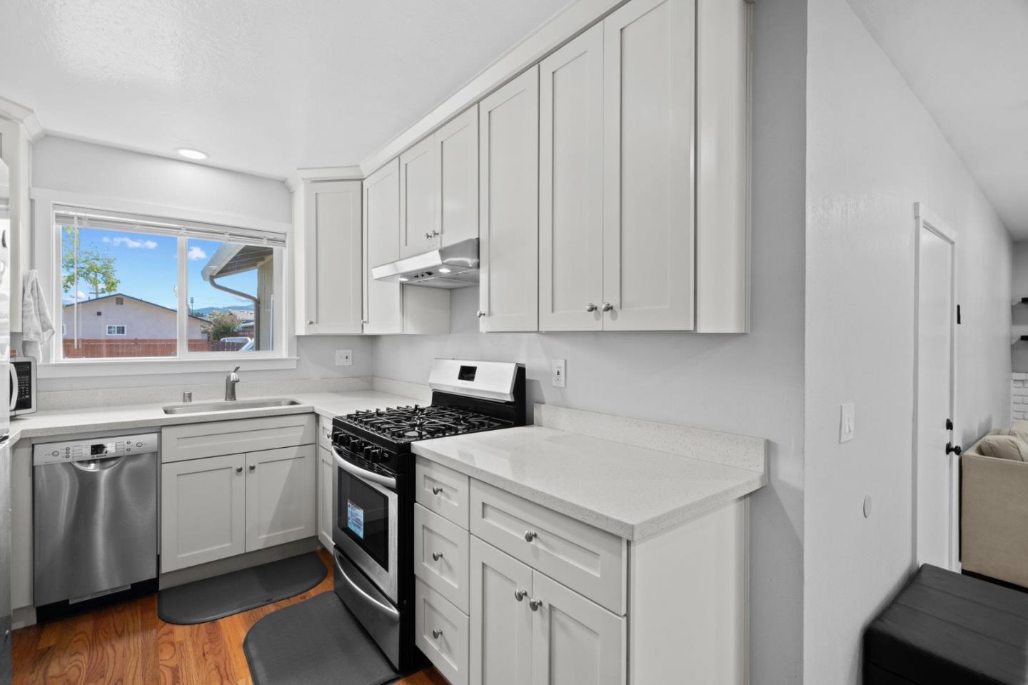 Detail Gallery Image 12 of 32 For 401 Arnold Dr, Gilroy,  CA 95020 - 3 Beds | 2 Baths