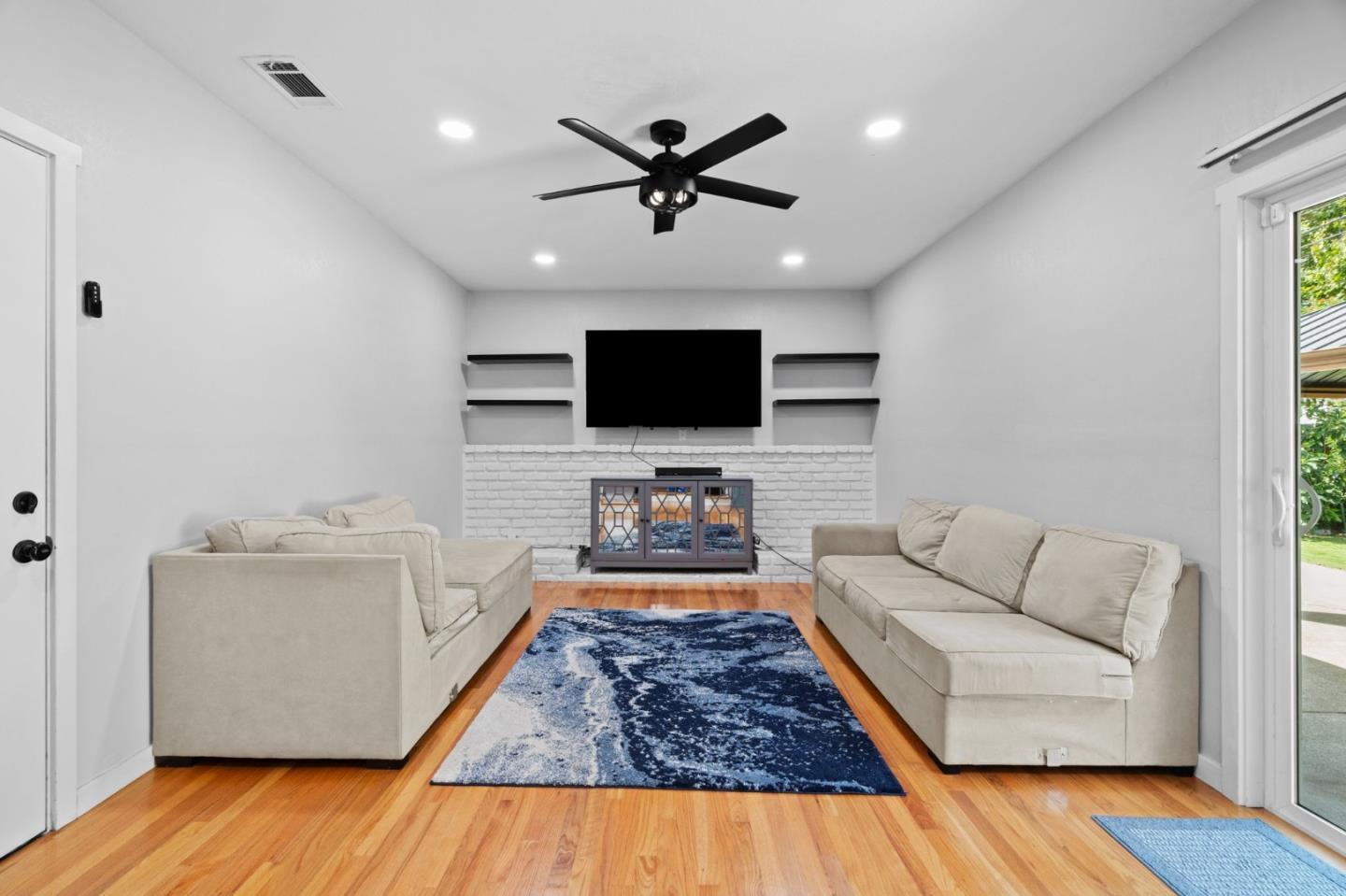 Detail Gallery Image 14 of 32 For 401 Arnold Dr, Gilroy,  CA 95020 - 3 Beds | 2 Baths