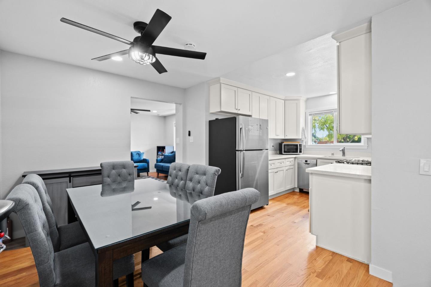 Detail Gallery Image 15 of 32 For 401 Arnold Dr, Gilroy,  CA 95020 - 3 Beds | 2 Baths