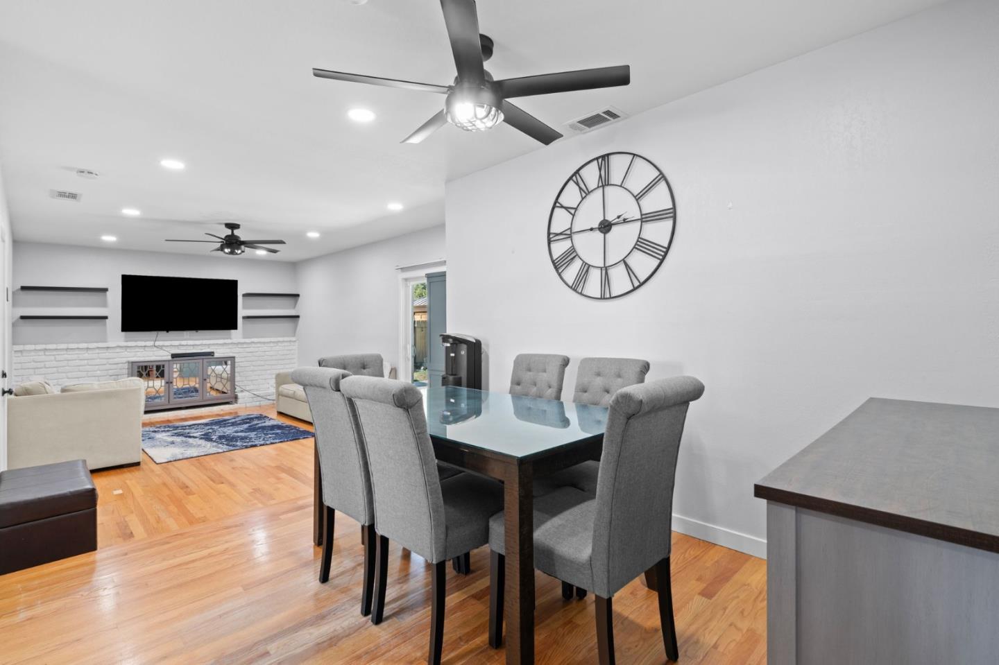 Detail Gallery Image 9 of 32 For 401 Arnold Dr, Gilroy,  CA 95020 - 3 Beds | 2 Baths