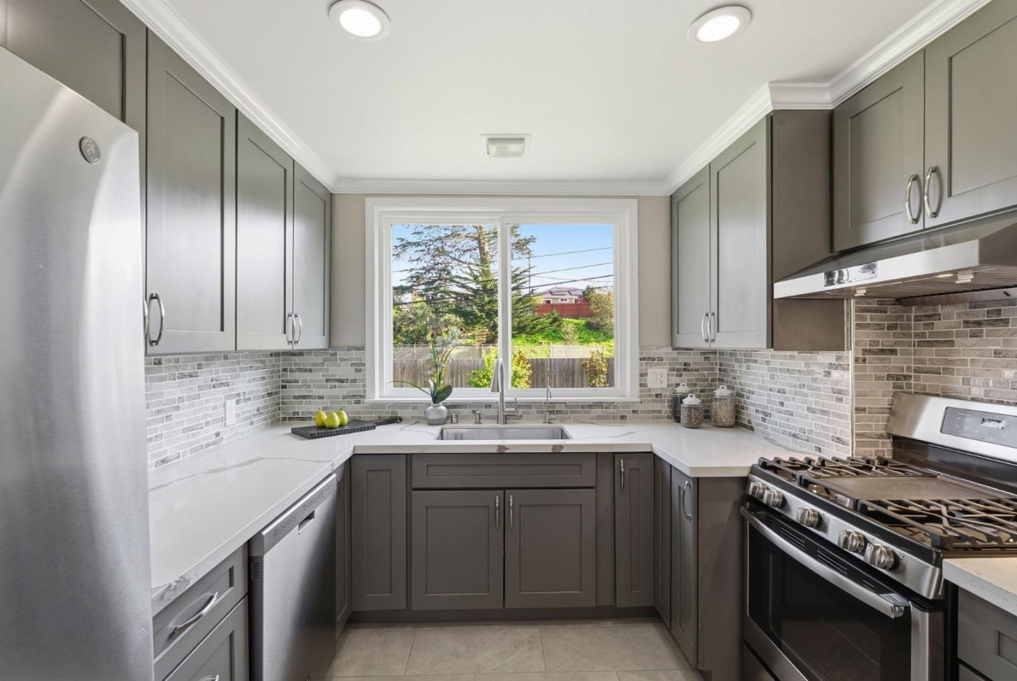 Detail Gallery Image 9 of 26 For 417 Briarwood Dr, South San Francisco,  CA 94080 - 2 Beds | 1 Baths