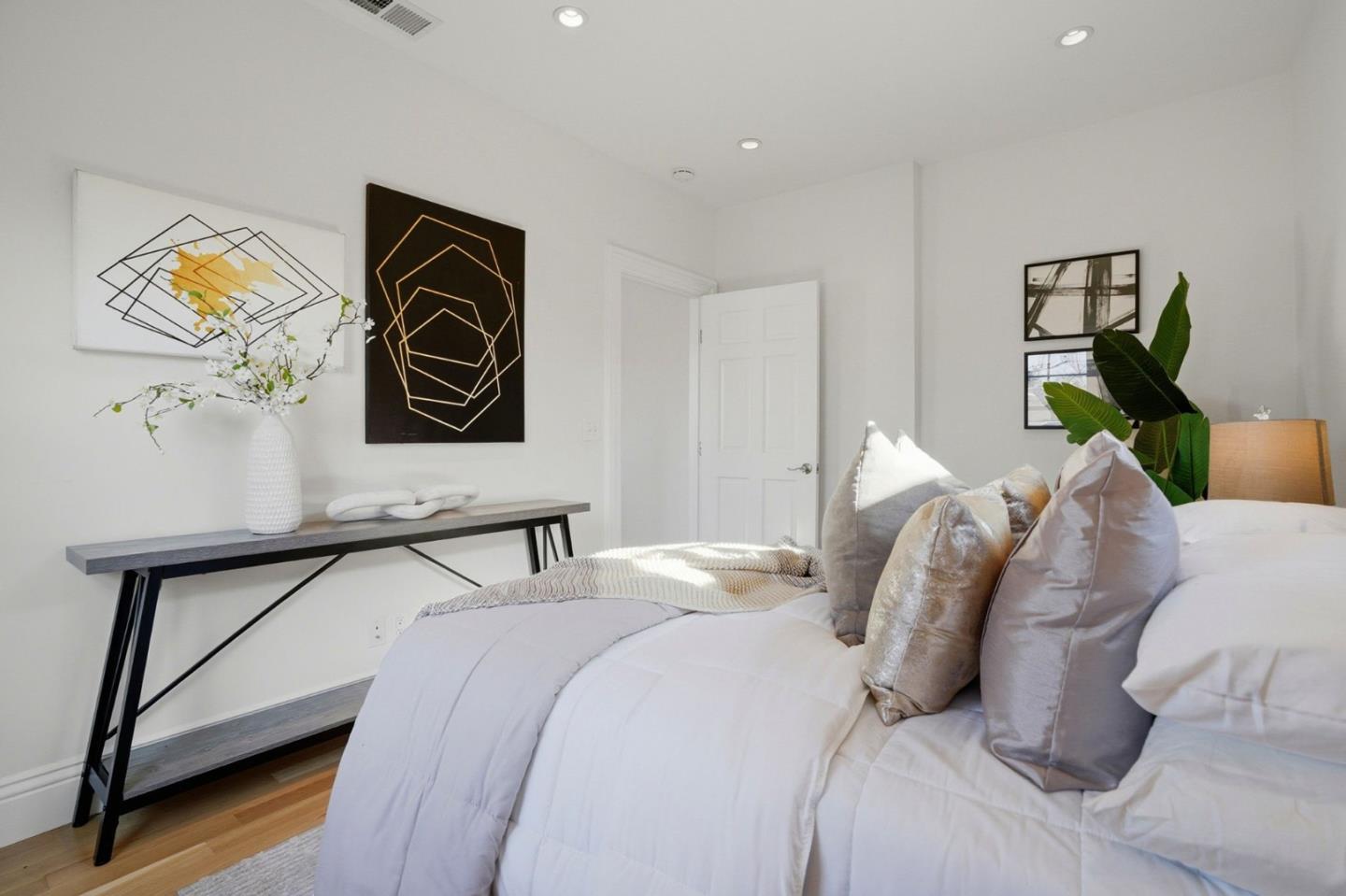 Detail Gallery Image 18 of 37 For 748 Laurel Ave, Burlingame,  CA 94010 - 3 Beds | 2 Baths