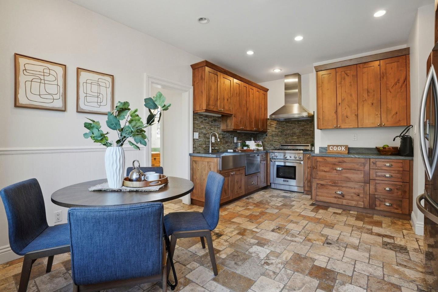 Detail Gallery Image 7 of 37 For 748 Laurel Ave, Burlingame,  CA 94010 - 3 Beds | 2 Baths