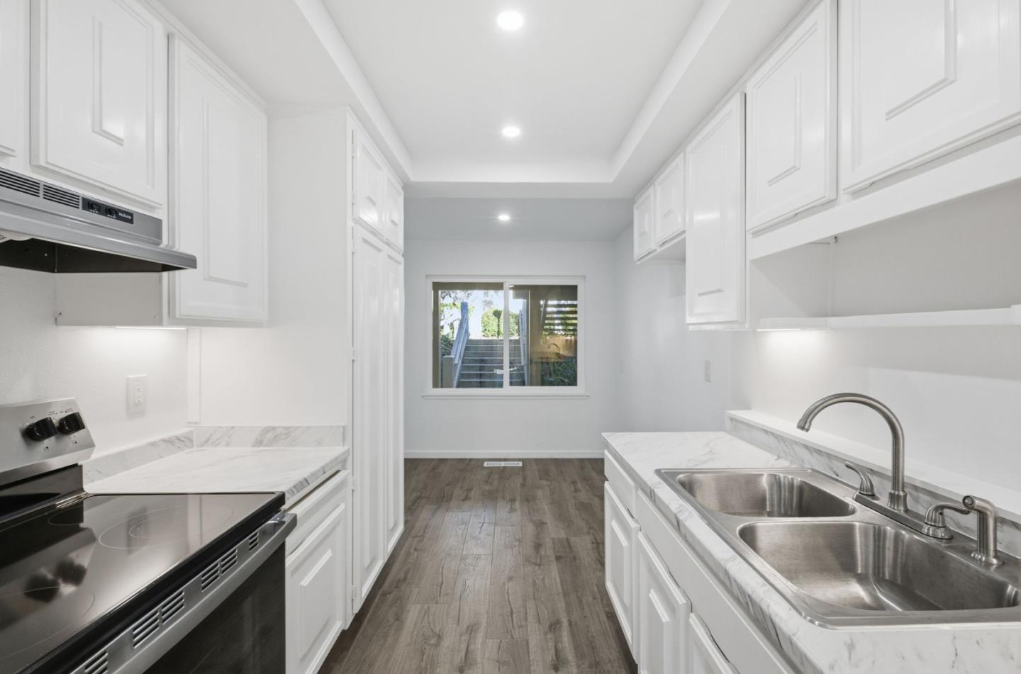 Detail Gallery Image 4 of 24 For 5424 Cribari Ct, San Jose,  CA 95135 - 2 Beds | 2 Baths