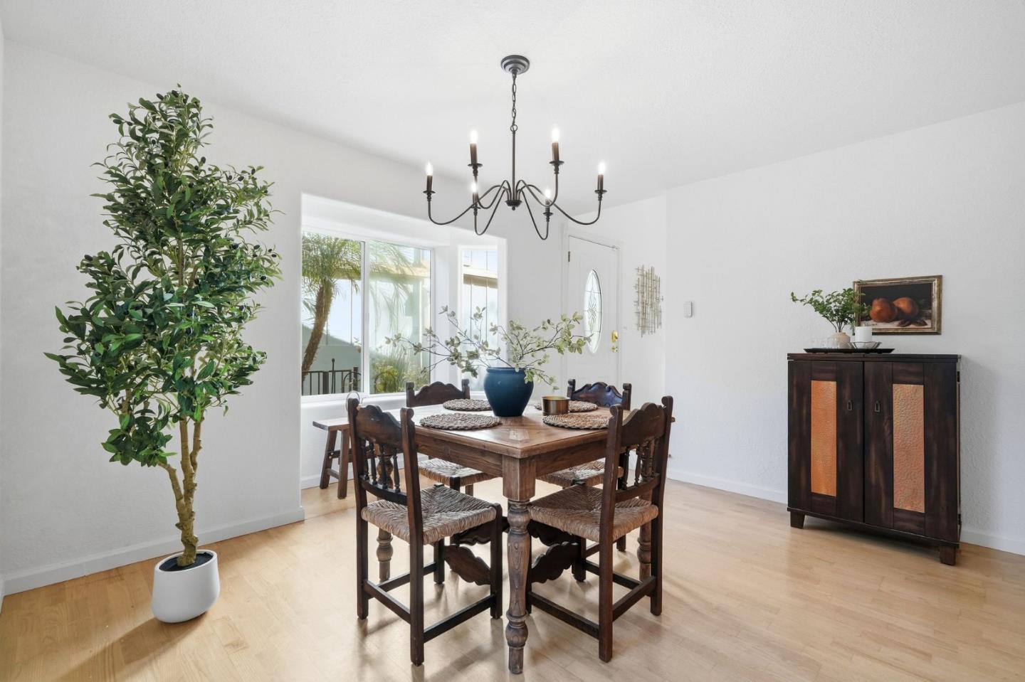 Detail Gallery Image 10 of 43 For 1660 Tawnygate Way, San Jose,  CA 95124 - 3 Beds | 2 Baths