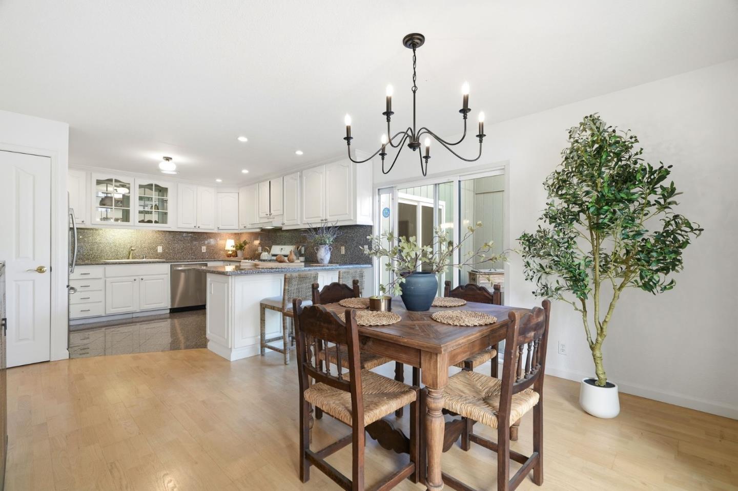 Detail Gallery Image 11 of 43 For 1660 Tawnygate Way, San Jose,  CA 95124 - 3 Beds | 2 Baths