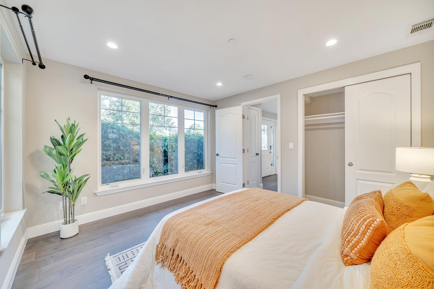 Detail Gallery Image 17 of 40 For 1337 Araujo, San Jose,  CA 95131 - 4 Beds | 4 Baths