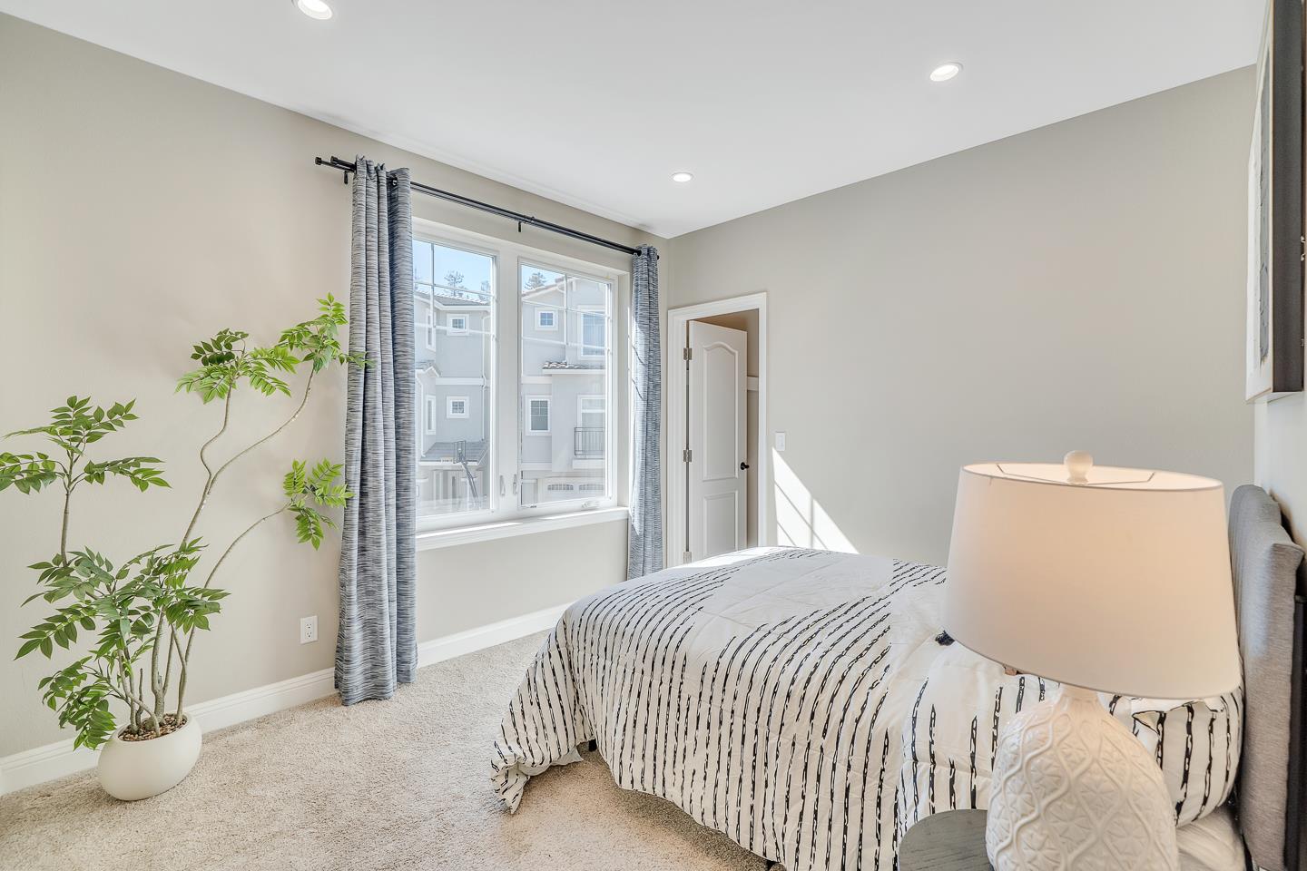 Detail Gallery Image 21 of 40 For 1337 Araujo, San Jose,  CA 95131 - 4 Beds | 4 Baths