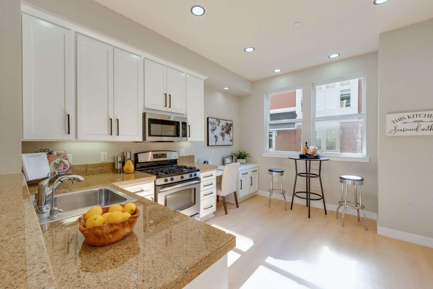 Detail Gallery Image 10 of 30 For 885 Frederick Cmn, San Jose,  CA 95126 - 4 Beds | 2/1 Baths