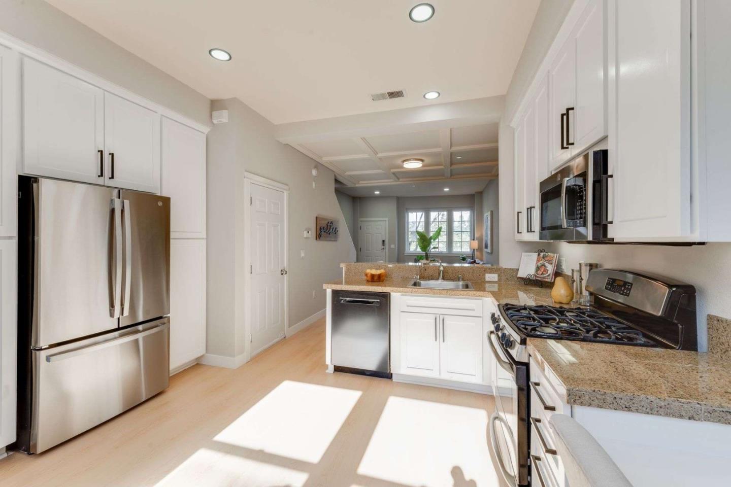 Detail Gallery Image 11 of 30 For 885 Frederick Cmn, San Jose,  CA 95126 - 4 Beds | 2/1 Baths