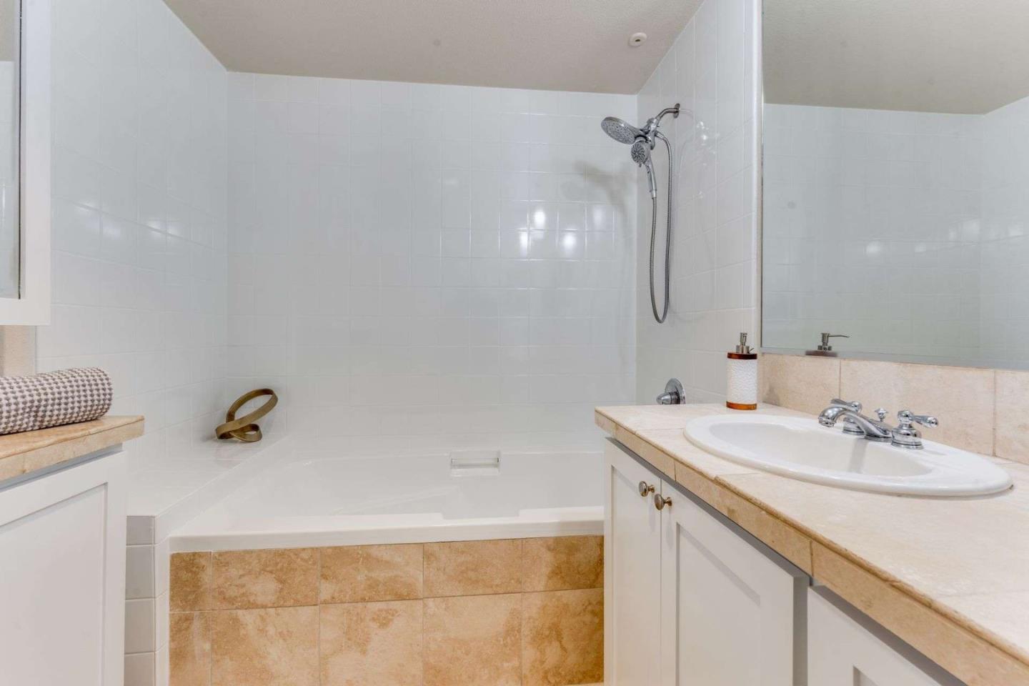 Detail Gallery Image 19 of 30 For 885 Frederick Cmn, San Jose,  CA 95126 - 4 Beds | 2/1 Baths