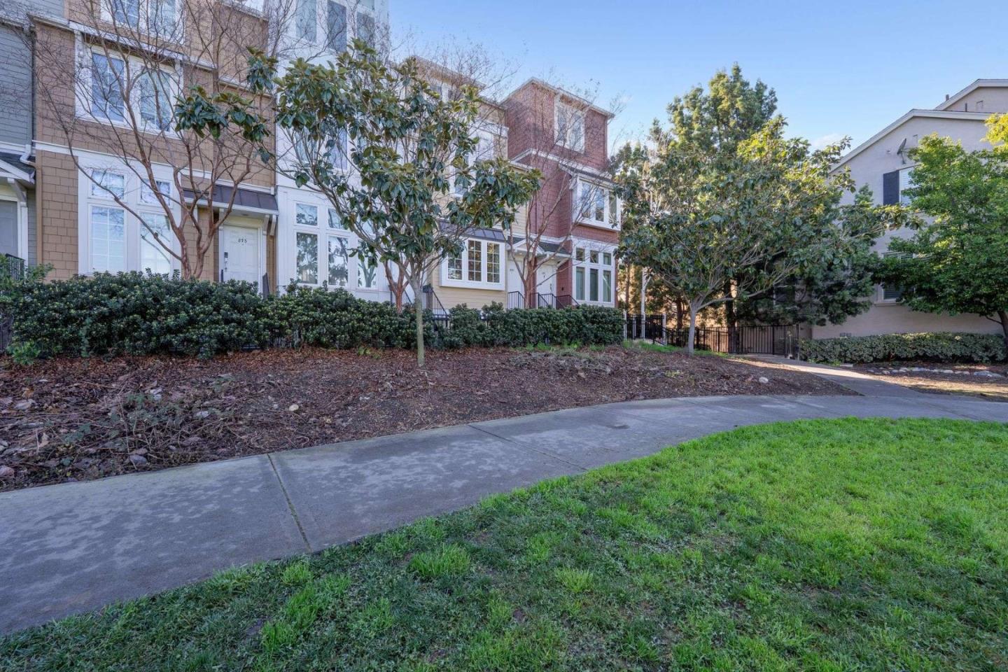 Detail Gallery Image 3 of 30 For 885 Frederick Cmn, San Jose,  CA 95126 - 4 Beds | 2/1 Baths