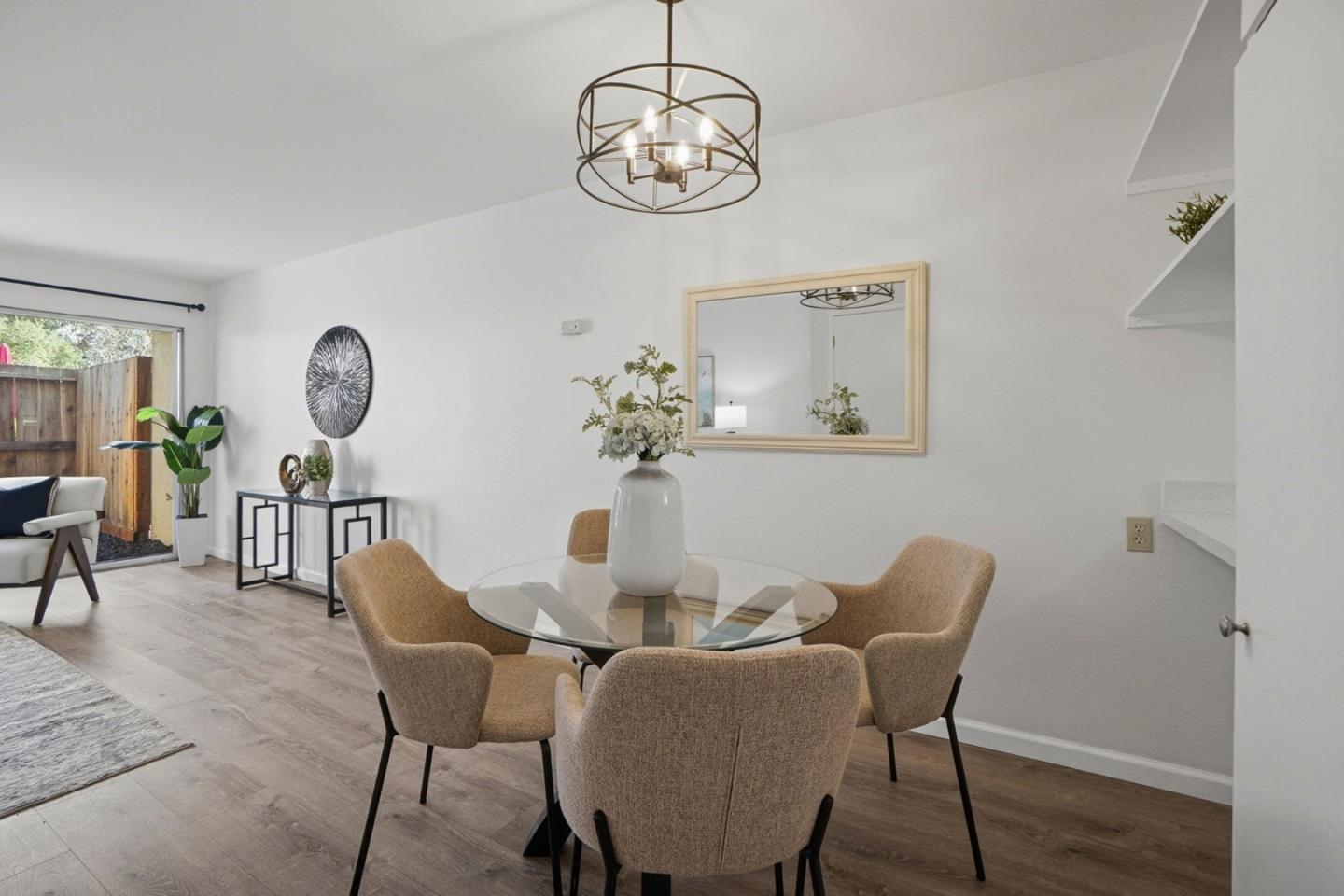 Detail Gallery Image 2 of 30 For 1411 Creekside Dr #2,  Walnut Creek,  CA 94596 - 2 Beds | 1 Baths