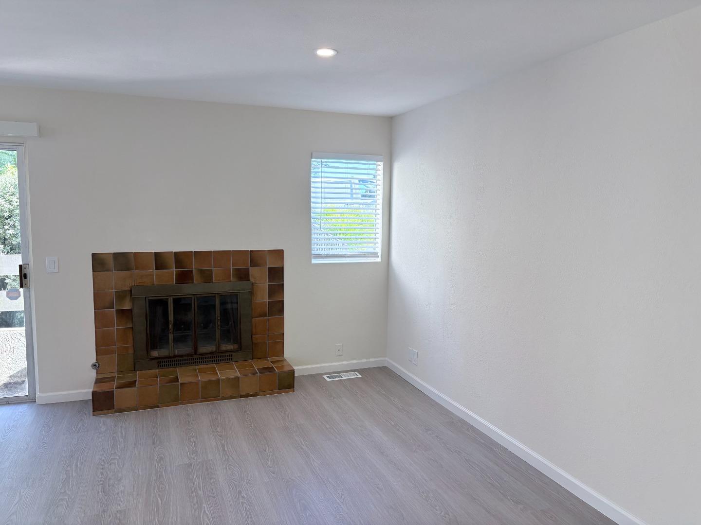 Detail Gallery Image 3 of 18 For 3550 Carter Dr #101,  South San Francisco,  CA 94080 - 2 Beds | 1/1 Baths