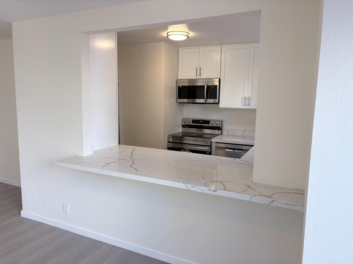 Detail Gallery Image 6 of 18 For 3550 Carter Dr #101,  South San Francisco,  CA 94080 - 2 Beds | 1/1 Baths