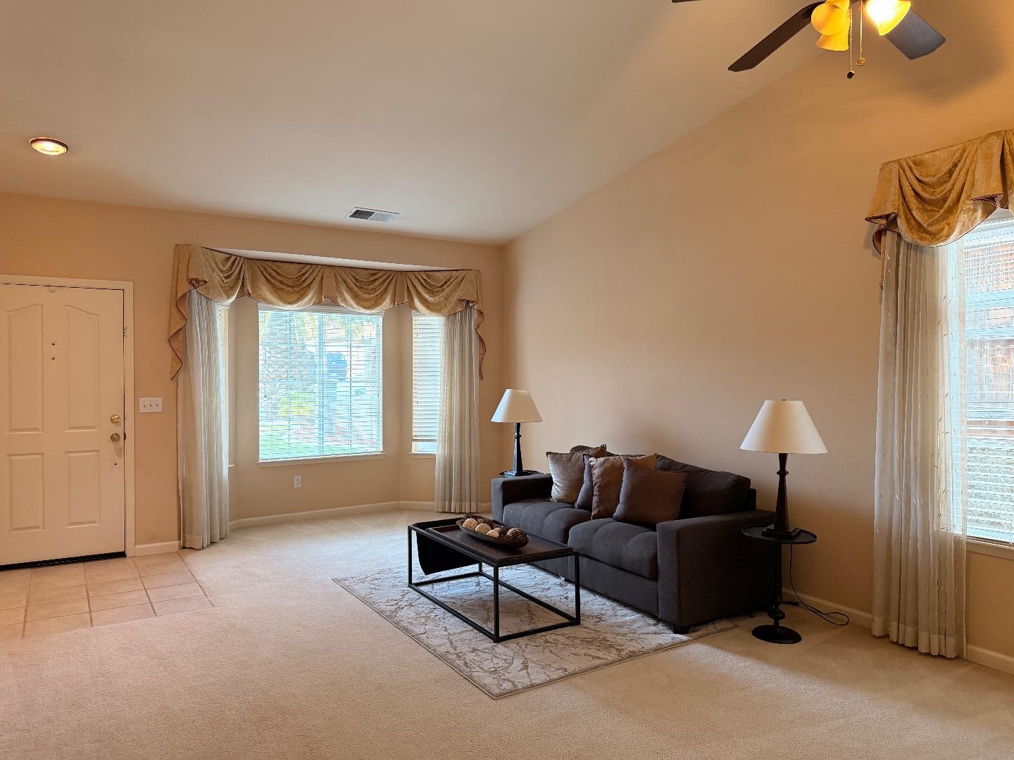 Detail Gallery Image 2 of 8 For 1541 Panorama Dr, Hollister,  CA 95023 - 3 Beds | 2 Baths