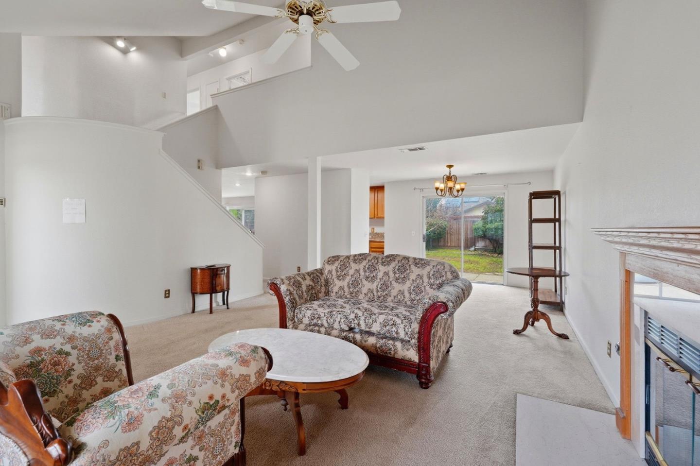 Detail Gallery Image 5 of 30 For 15150 Hollyhock Ct, Lathrop,  CA 95330 - 4 Beds | 2/1 Baths