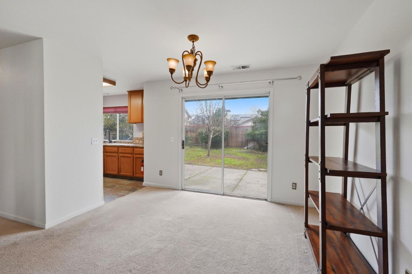 Detail Gallery Image 6 of 30 For 15150 Hollyhock Ct, Lathrop,  CA 95330 - 4 Beds | 2/1 Baths