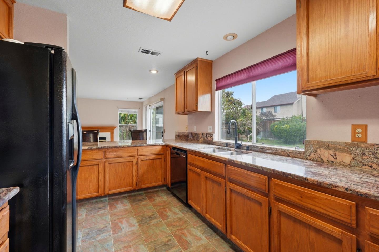 Detail Gallery Image 7 of 30 For 15150 Hollyhock Ct, Lathrop,  CA 95330 - 4 Beds | 2/1 Baths